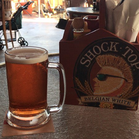 Disfruta la increíble cerveza Shock Top Belgian White