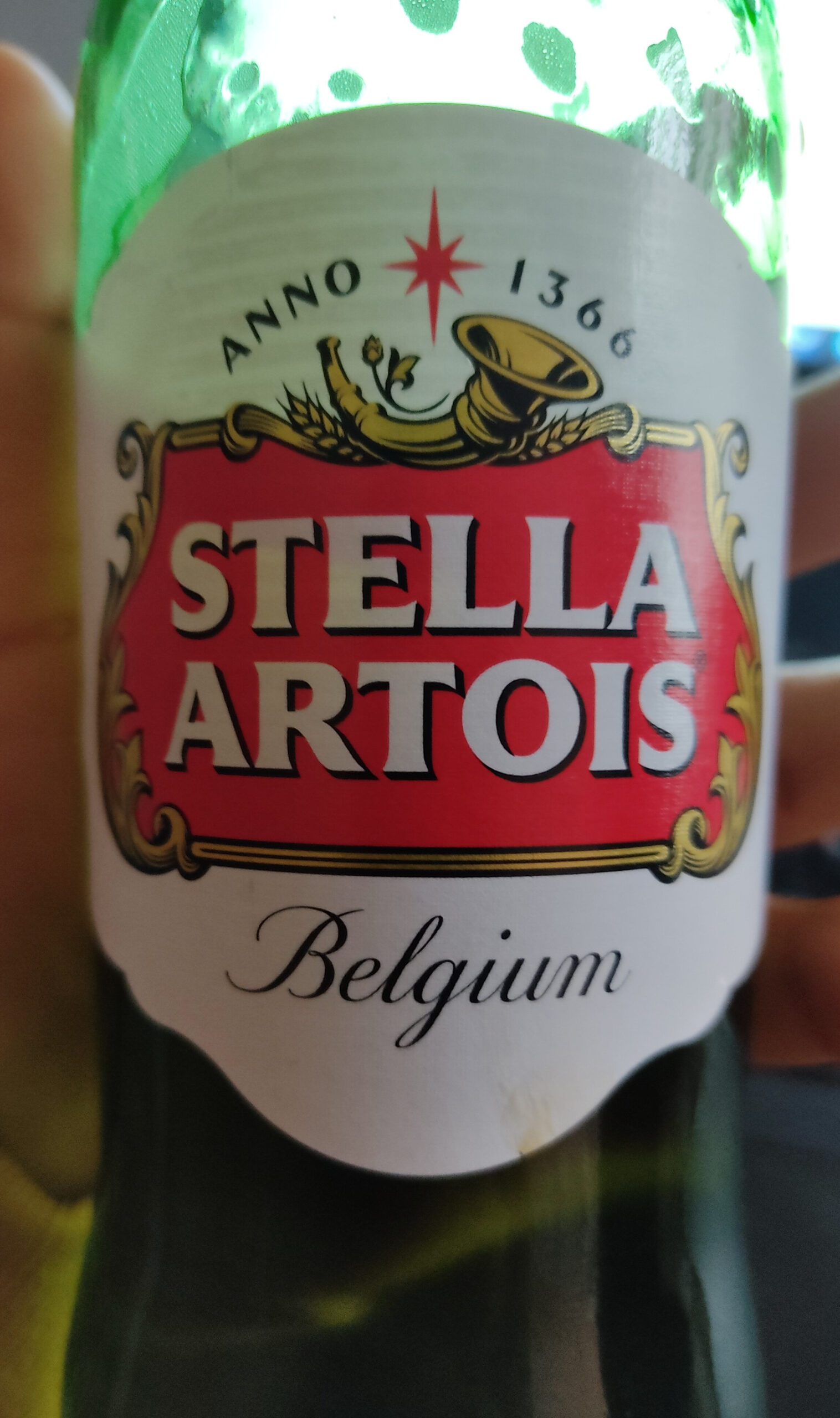 Distribuidores de cerveza Stella: conoce quién la lleva hasta tu barra