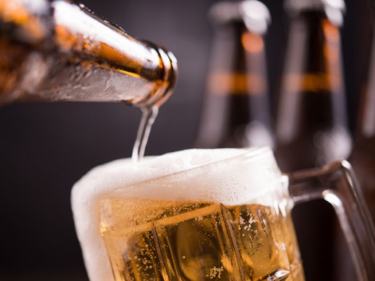 Mejores alimentos para eliminar el olor a cerveza